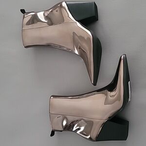 Kark Lagerfeld Women's Keslyn Western Pewter Metallic Boots